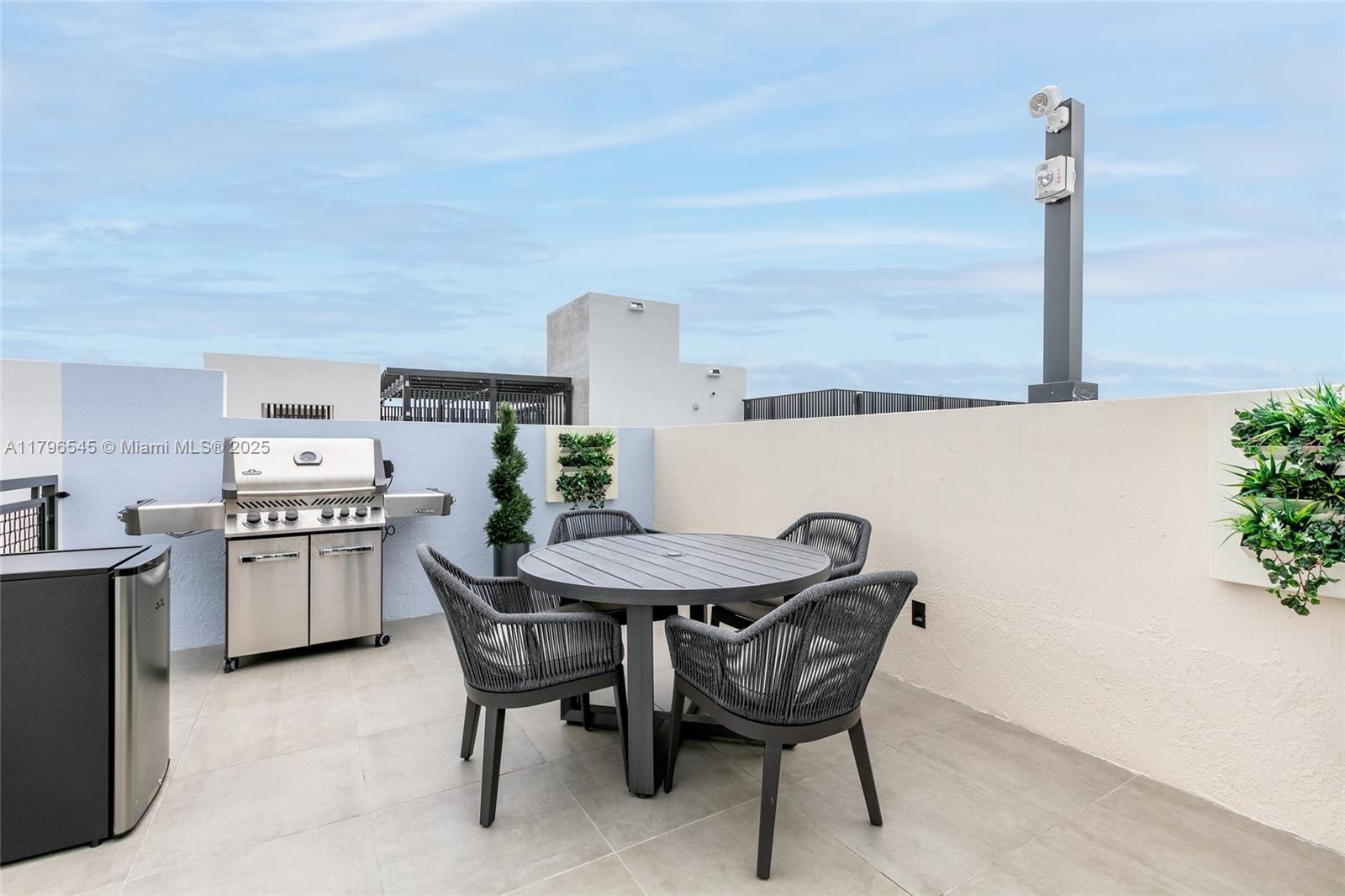 LINCOLN SUB - Residential Lease