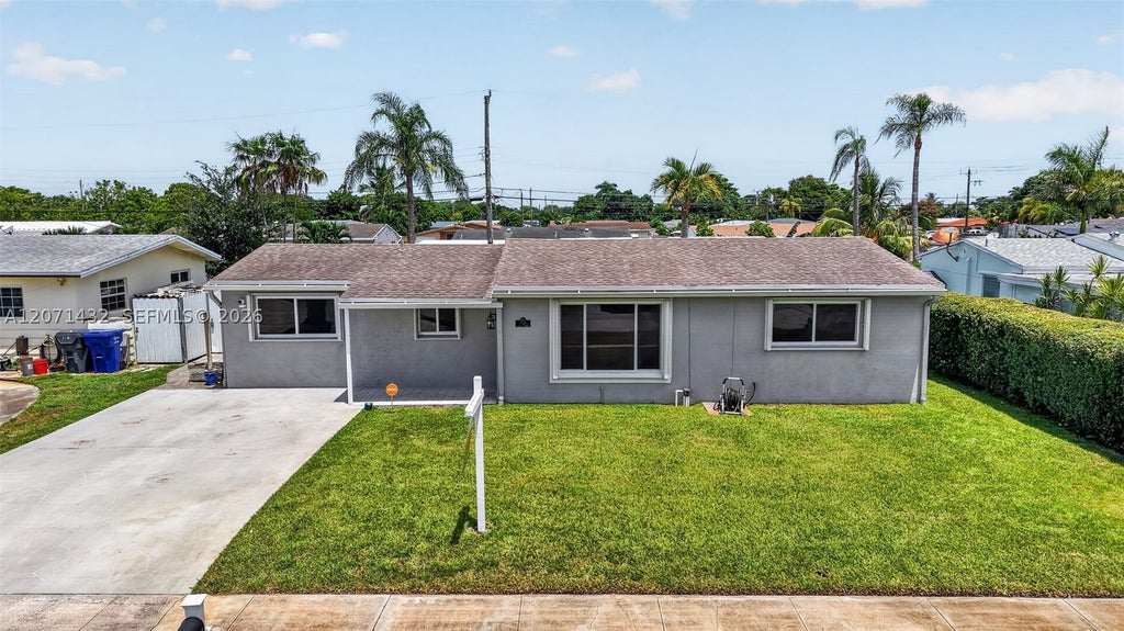 Photo of 7521 Eaton St, Hollywood, FL 33024 (MLS # A12071432)