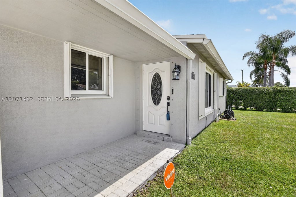 Photo of 7521 Eaton St, Hollywood, FL 33024 (MLS # A12071432)