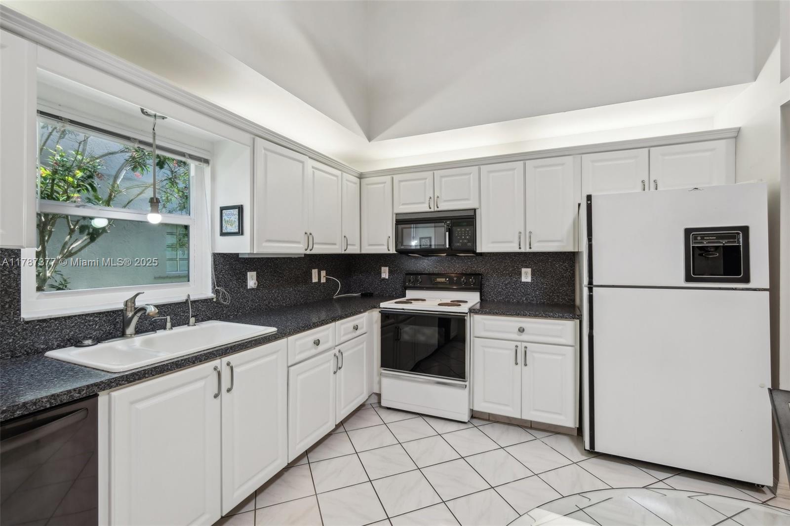 CYPRESS LAKES 10 - Residential