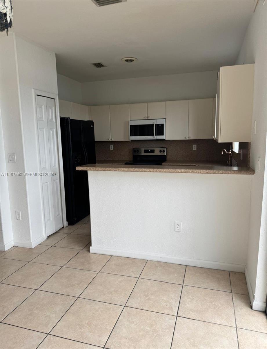 SHOMA TOWNHOMES AT KEYSCO - Residential Lease