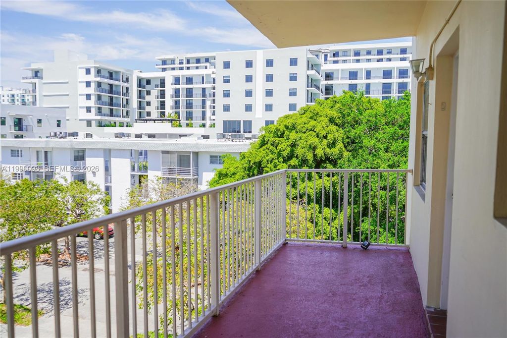 Photo of 2008 Jackson St #D1, Hollywood, FL 33020 (MLS # A11990098)