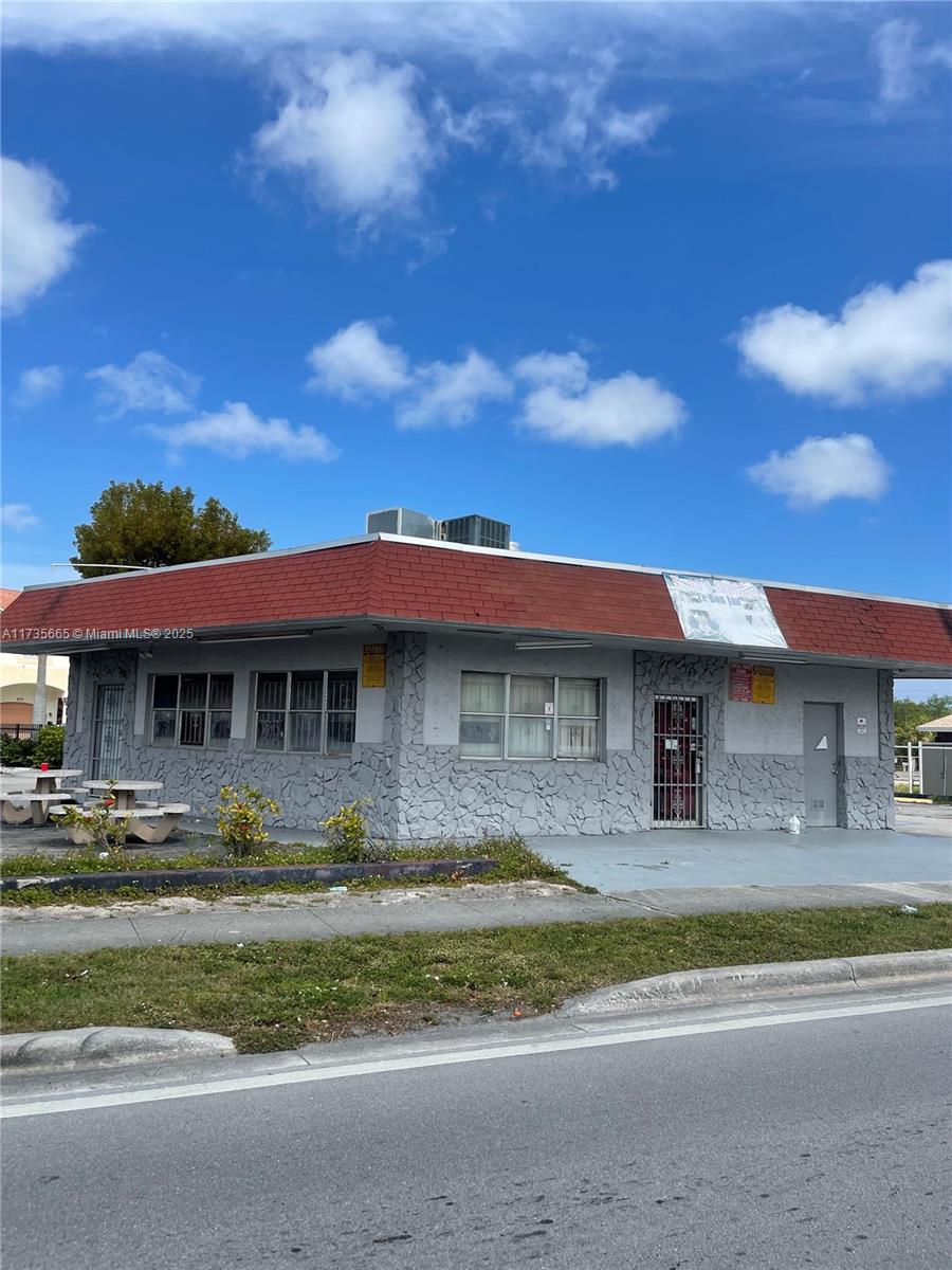 FREE STANDING RESTAURANT BUILDING THAT COULD BE TURNED INTO A DRIVE THROUGH ESTABLISHMENT! LOCATION, LOCATION, LOCATION!Located in beautiful sunny Hallendale Beach surrounded by residential homes and perfectly located across the street from a diverse high school, it does not get any better than this! Come and turn this space into a thriving restaurant. It is equipped with a hood in the kitchen, 3 compartment sink, grease trap, a bathroom and plenty of parking. Call to schedule a showing.