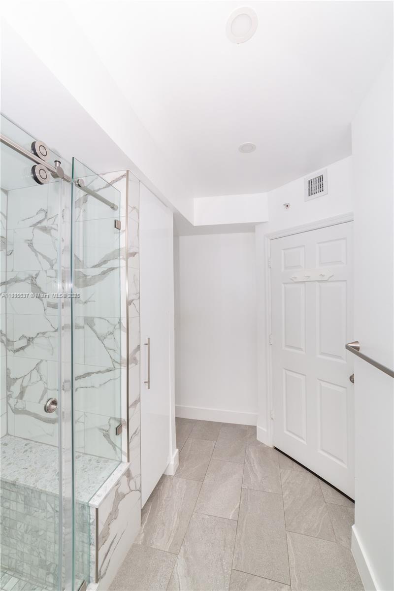 PORTO BELLAGIO CONDO - Residential
