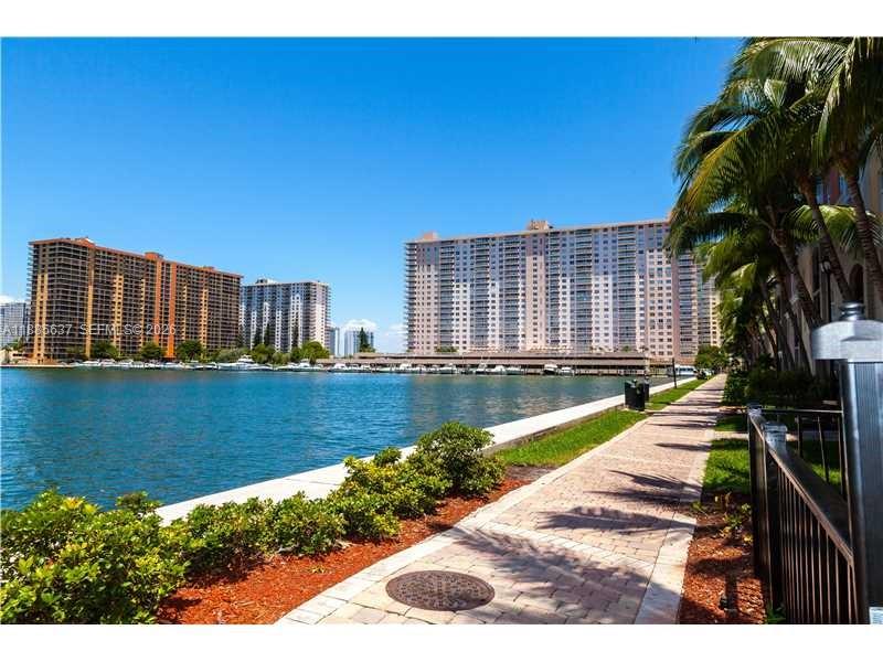 PORTO BELLAGIO CONDO - Residential