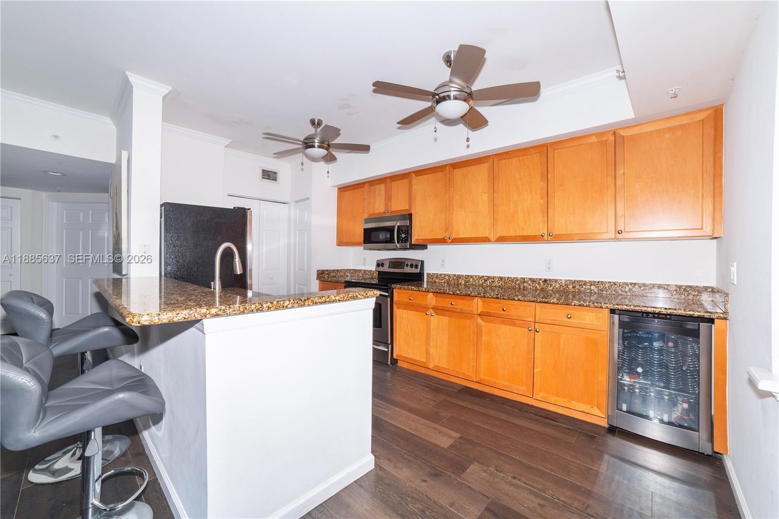 PORTO BELLAGIO CONDO - Residential