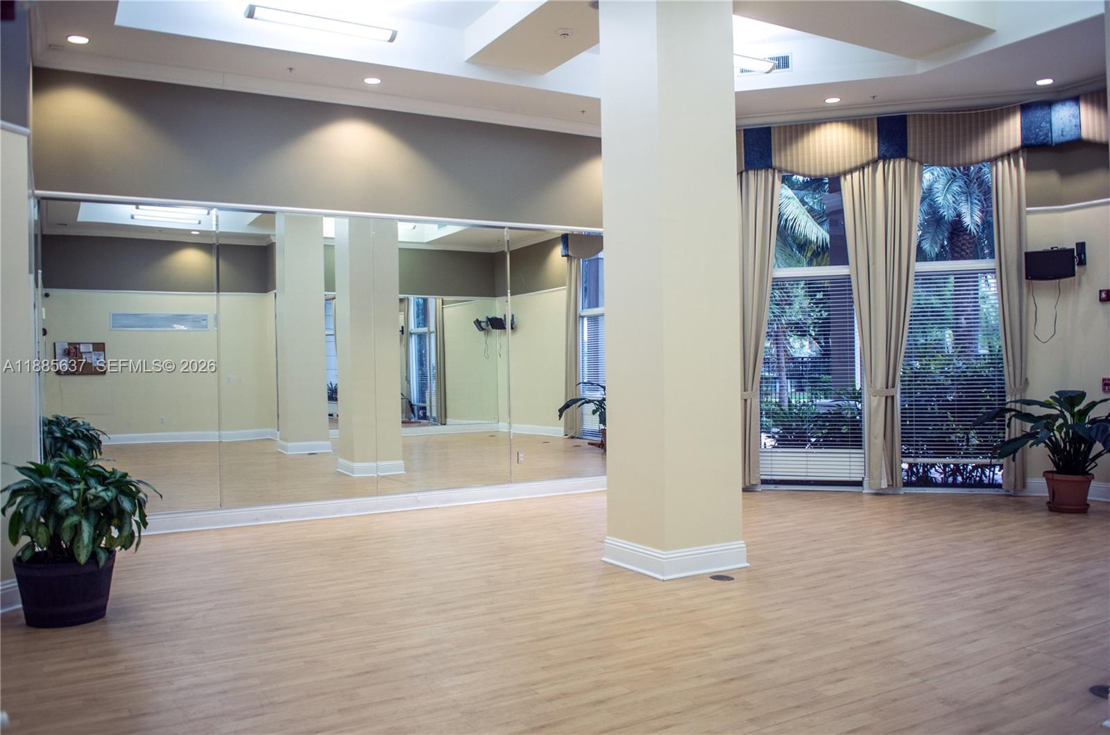 PORTO BELLAGIO CONDO - Residential