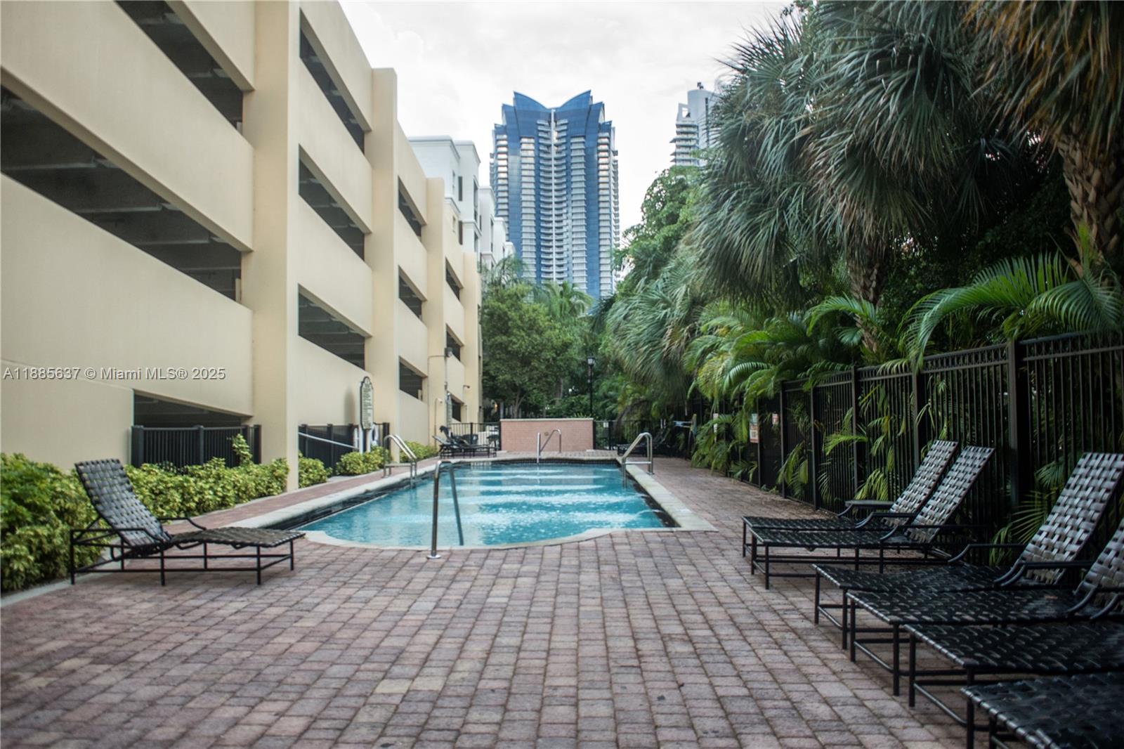 PORTO BELLAGIO CONDO - Residential