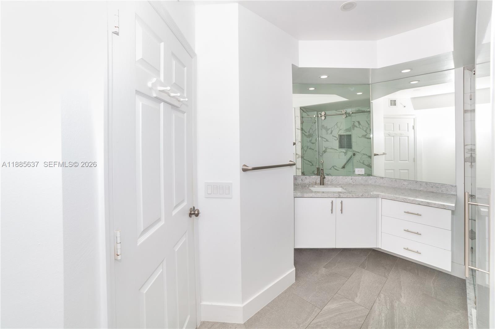 PORTO BELLAGIO CONDO - Residential