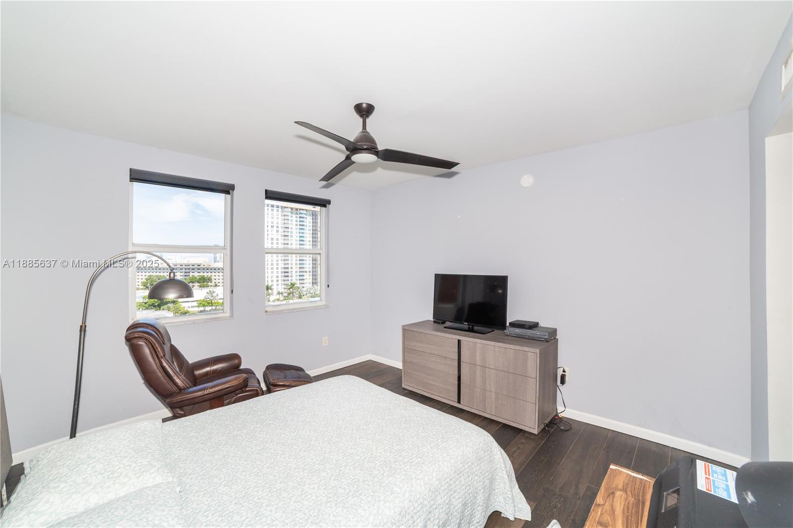 PORTO BELLAGIO CONDO - Residential