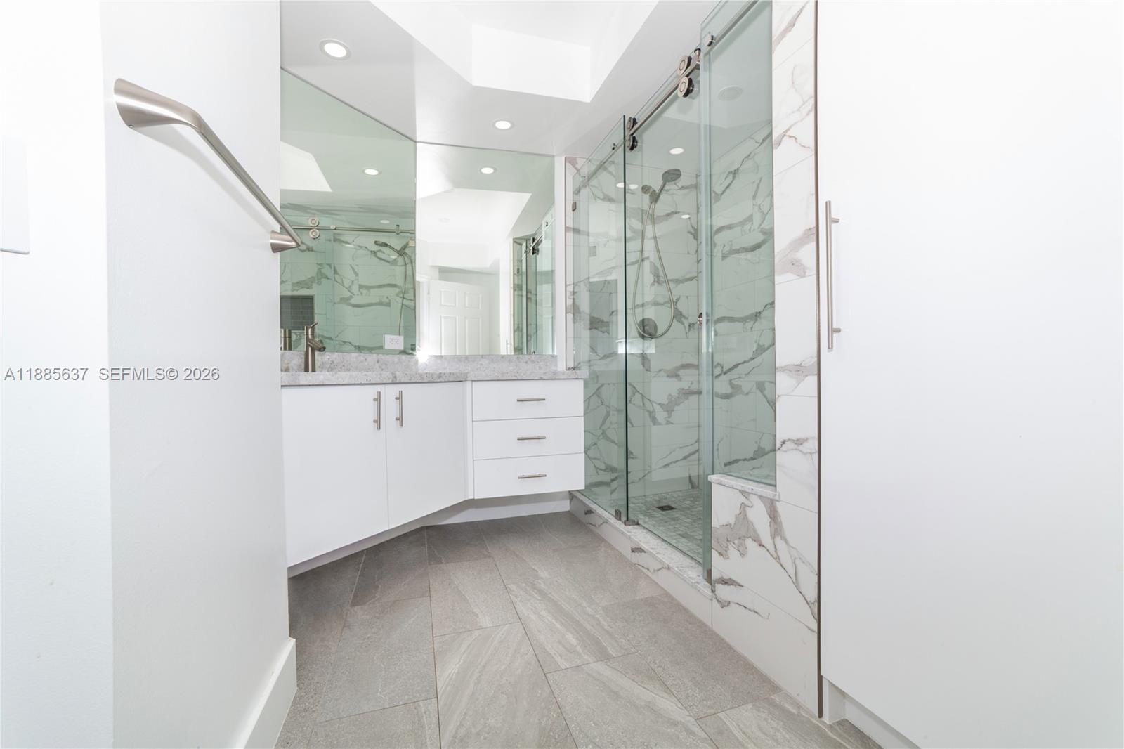 PORTO BELLAGIO CONDO - Residential