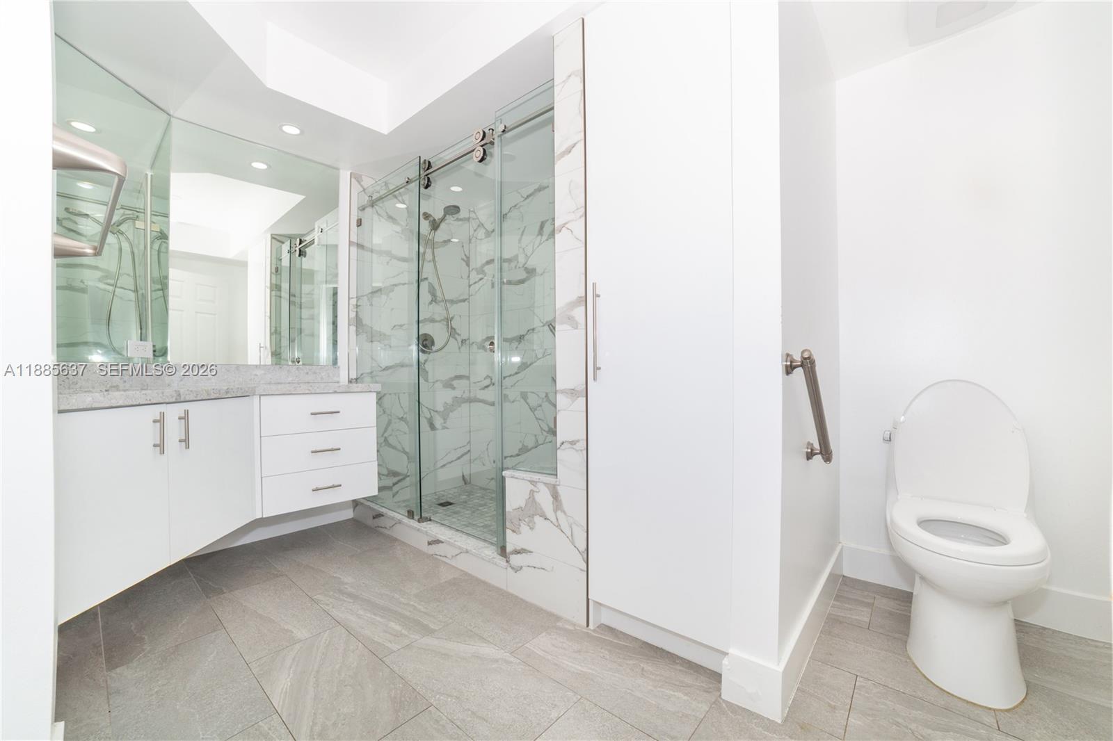 PORTO BELLAGIO CONDO - Residential