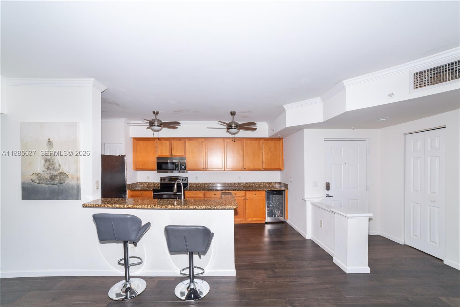 PORTO BELLAGIO CONDO - Residential