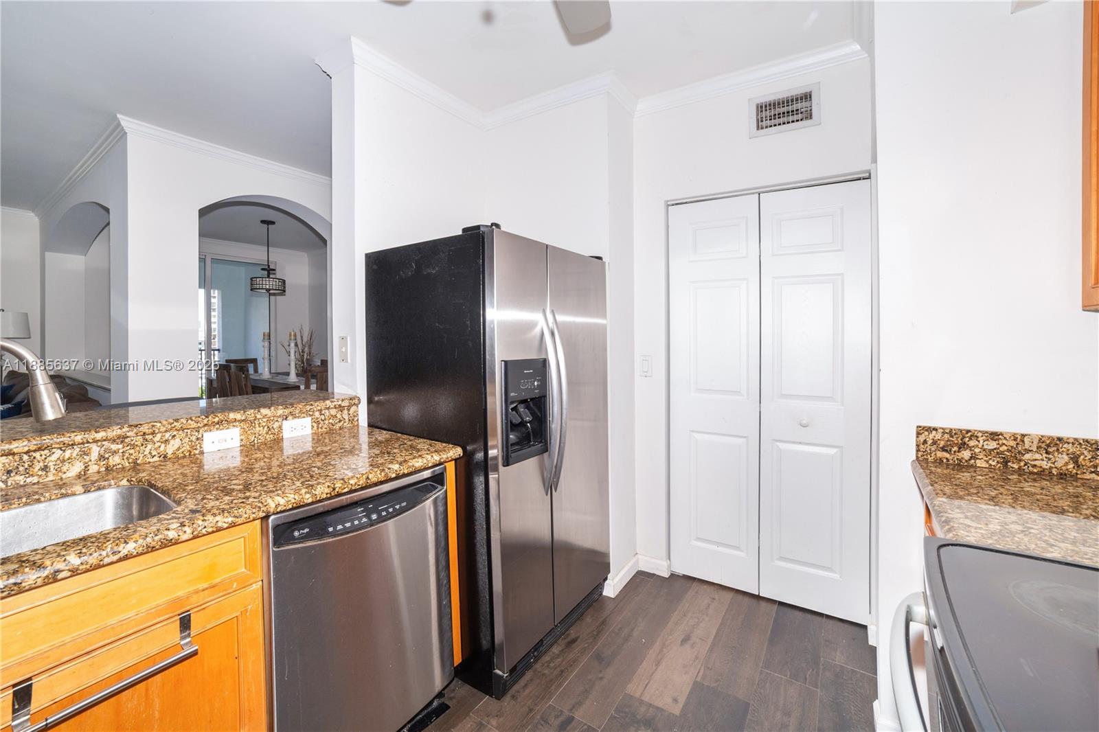 PORTO BELLAGIO CONDO - Residential