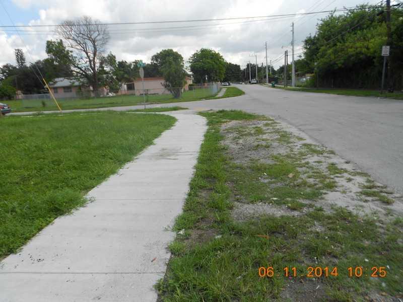 10 53 41 .22 AC - Land