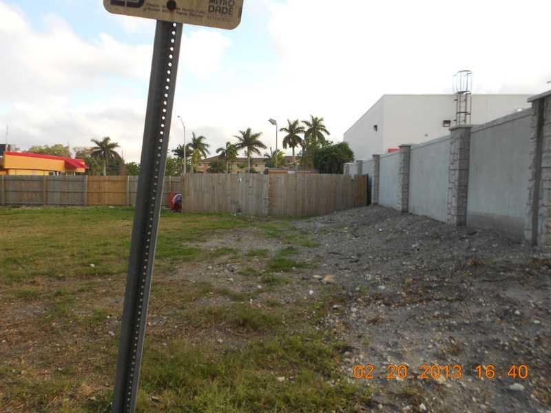 10 53 41 .22 AC - Land