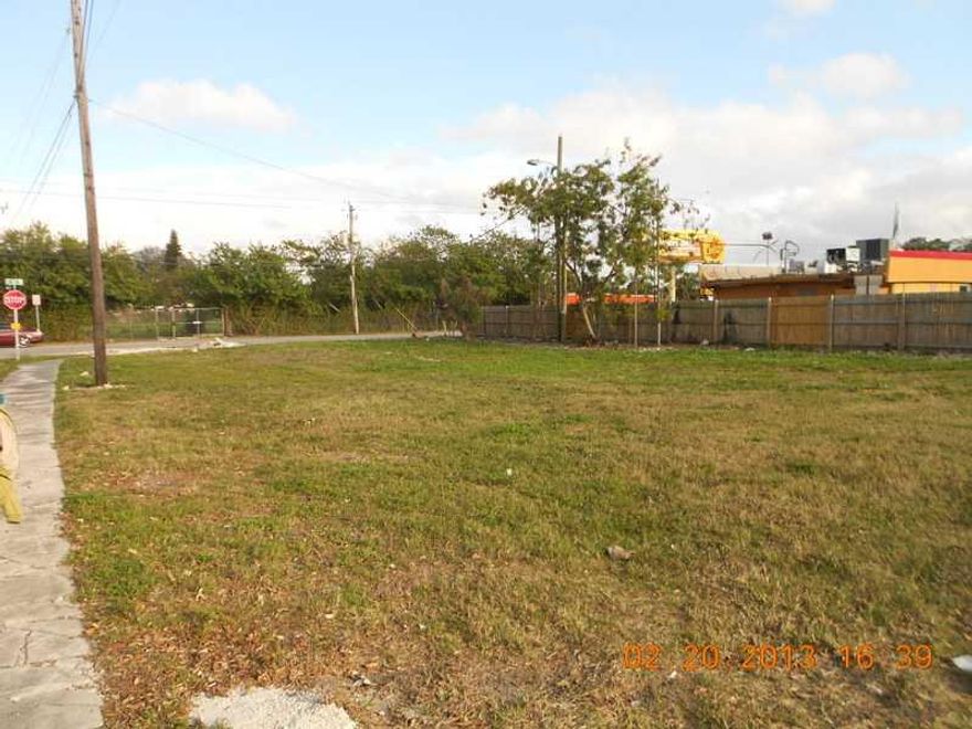 Great corner lot, on high developed area. New construction residential and multifamily are booming in the surroundings.