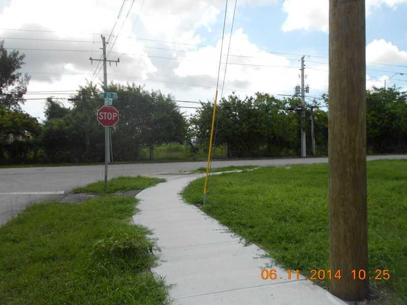 10 53 41 .22 AC - Land