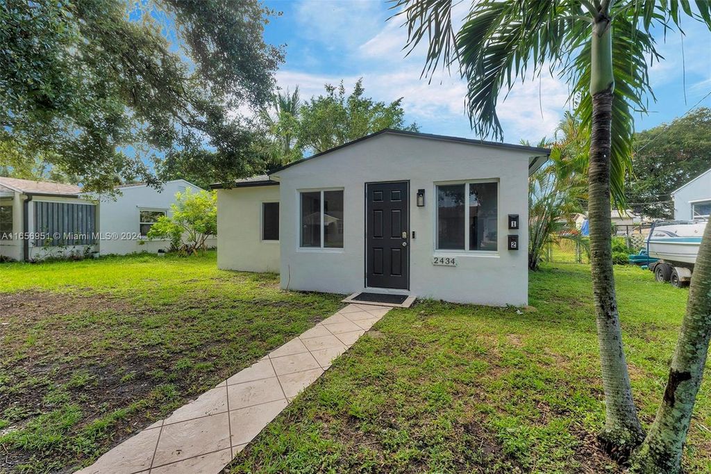 Photo of 2434 Coolidge St, Hollywood, FL 33020 (MLS # A11656951)