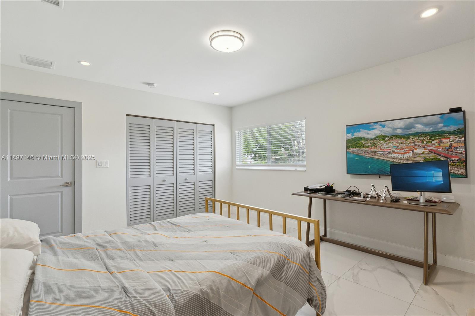 KEYSTONE ISLAND NO 4 - Residential Lease