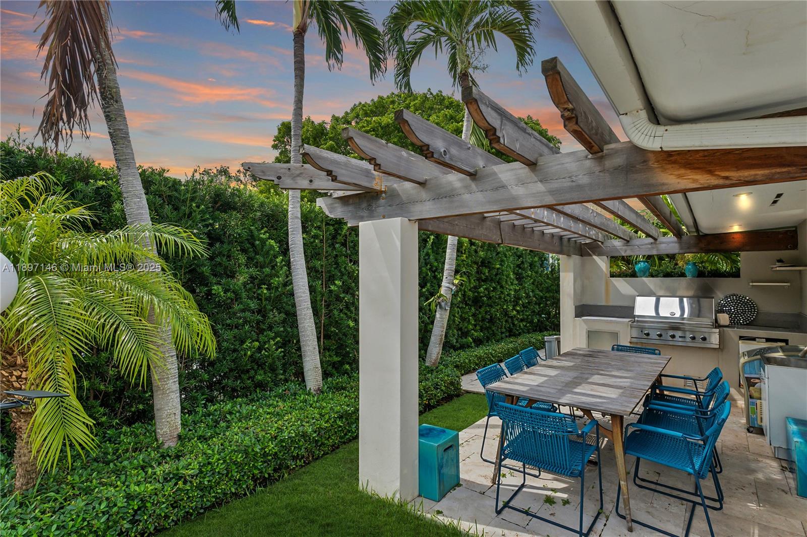 2240 Magnolia Dr