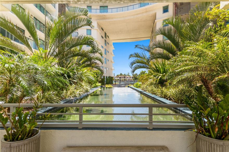 Luxury water front living Miami Beach. Spacious 2BR/2BA wiith oversized balcony perfect for indoor-outdoor living. 
Elegant finishes, split floor plan, breathtaking bay & pool views  Luxury amenities: water edge pool, jacuzzi, fitness center, sauna,library, lounge areas, business center, sauna & 24/7 concierge. Prime location, walking distance to the beach, steps from south beach, top dining & shops. Conveniently across from Publix and Starbucks. Available for short-term rental with a minimum stay of one month. Rates very for short term.