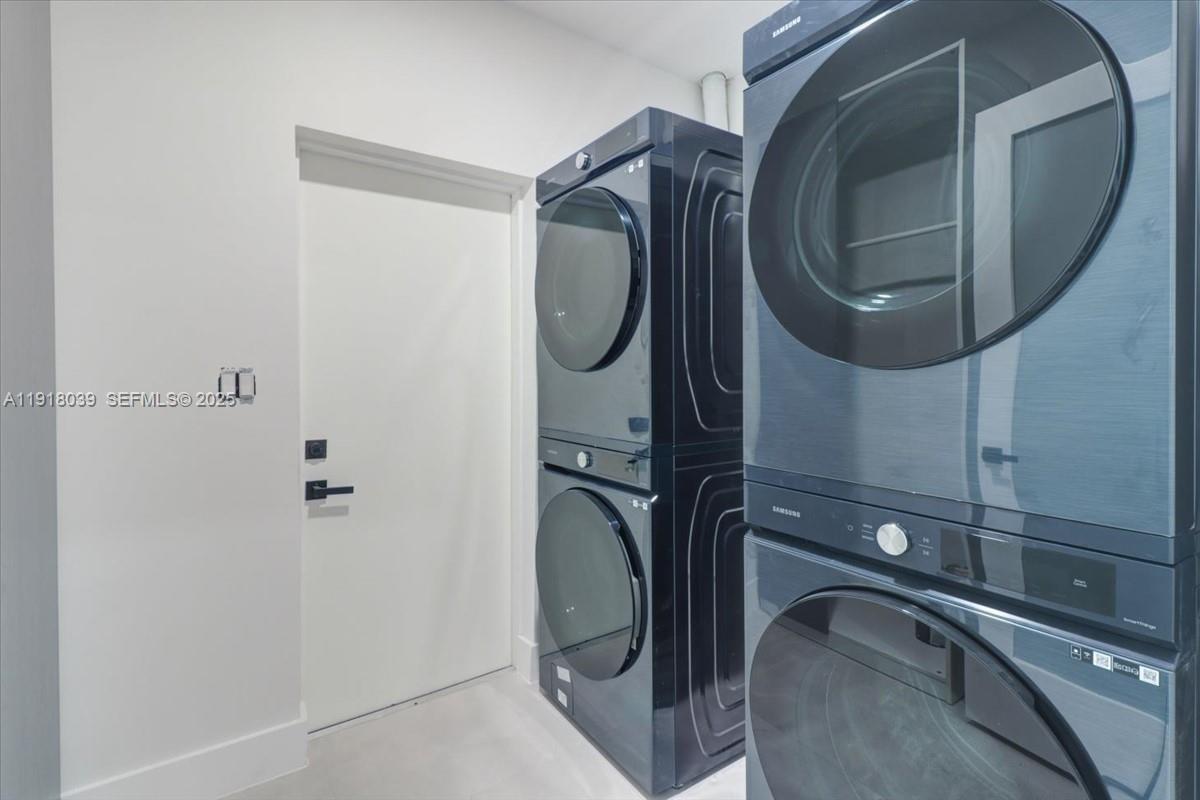 HOLLYWOOD PARK - Residential