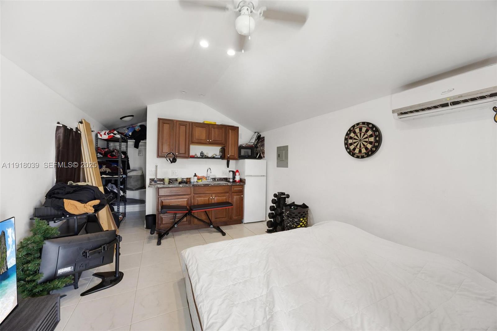 HOLLYWOOD PARK - Residential