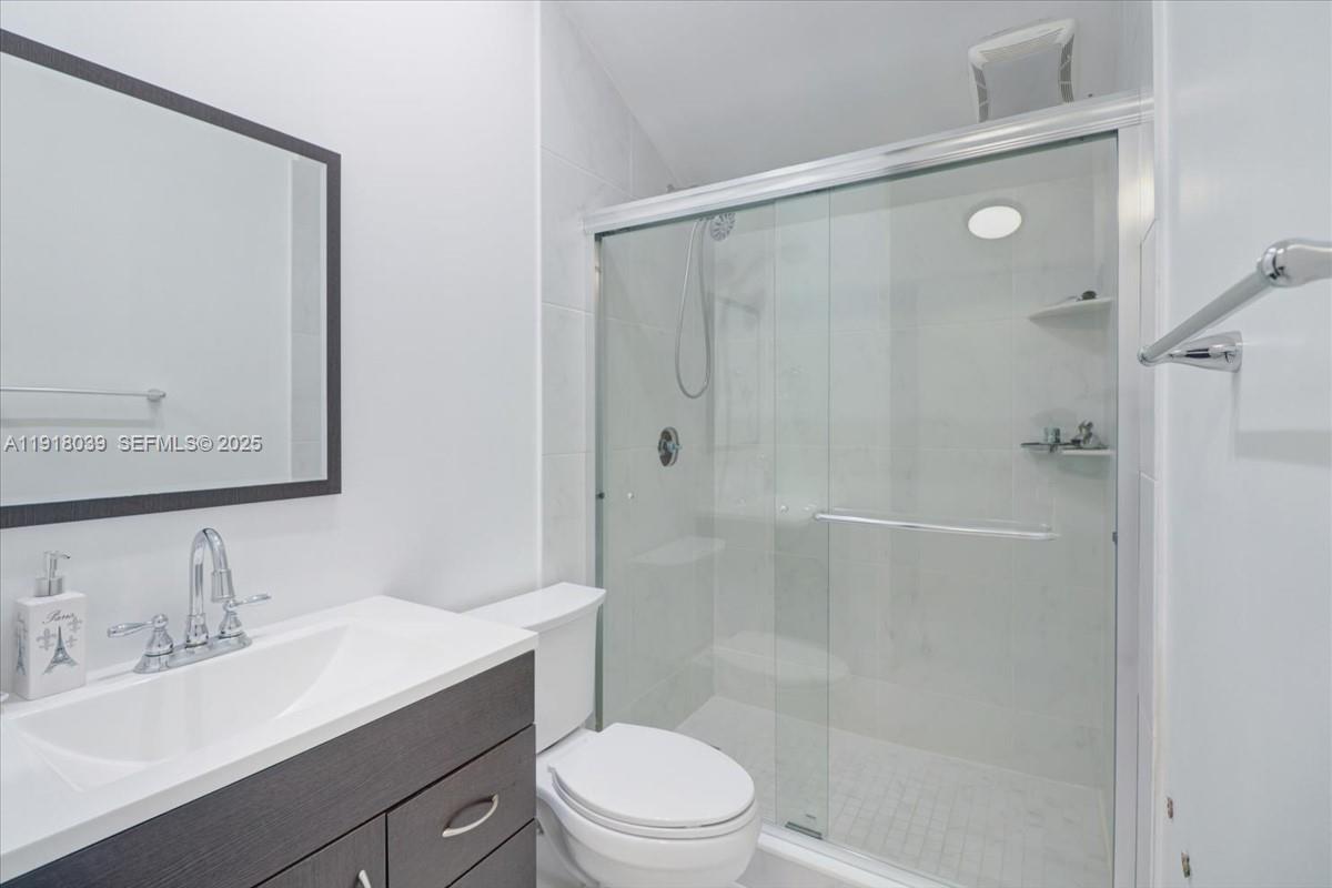 HOLLYWOOD PARK - Residential