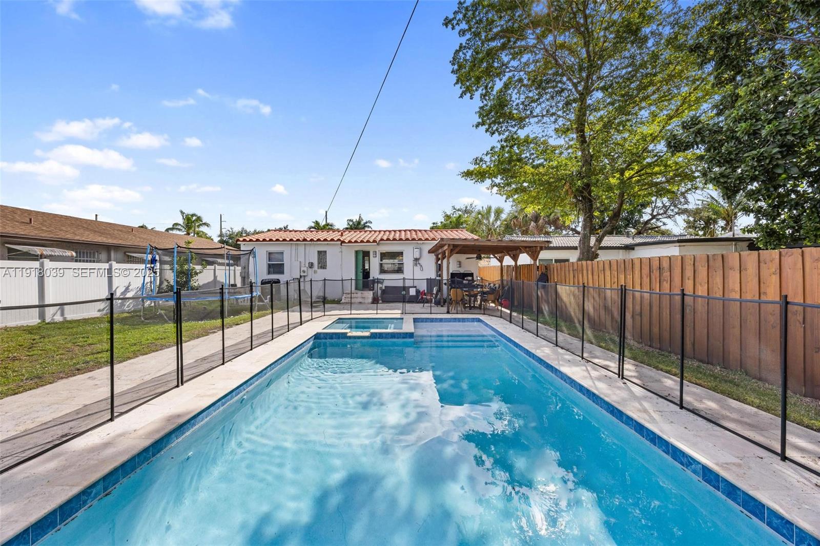 HOLLYWOOD PARK - Residential