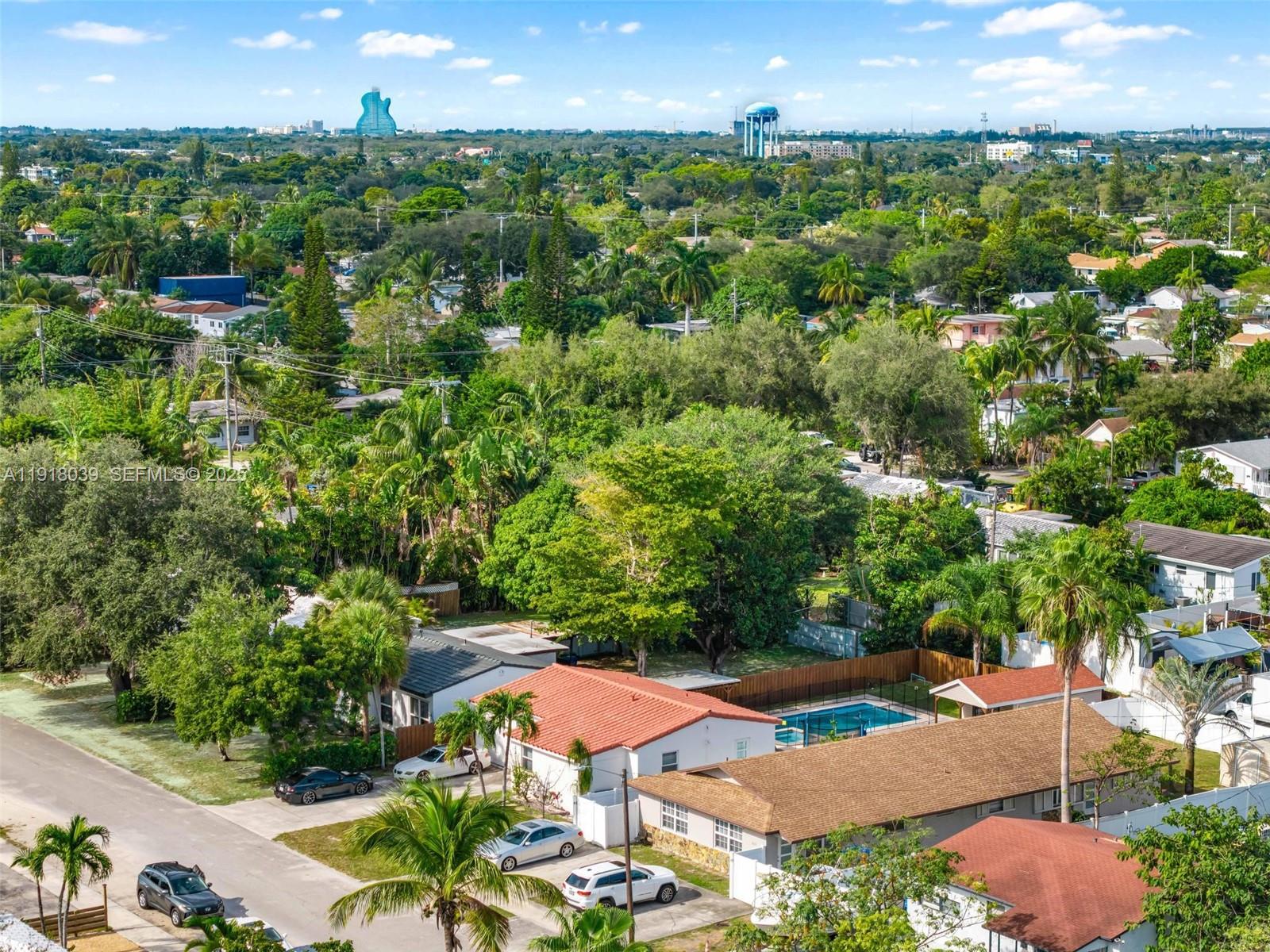 HOLLYWOOD PARK - Residential