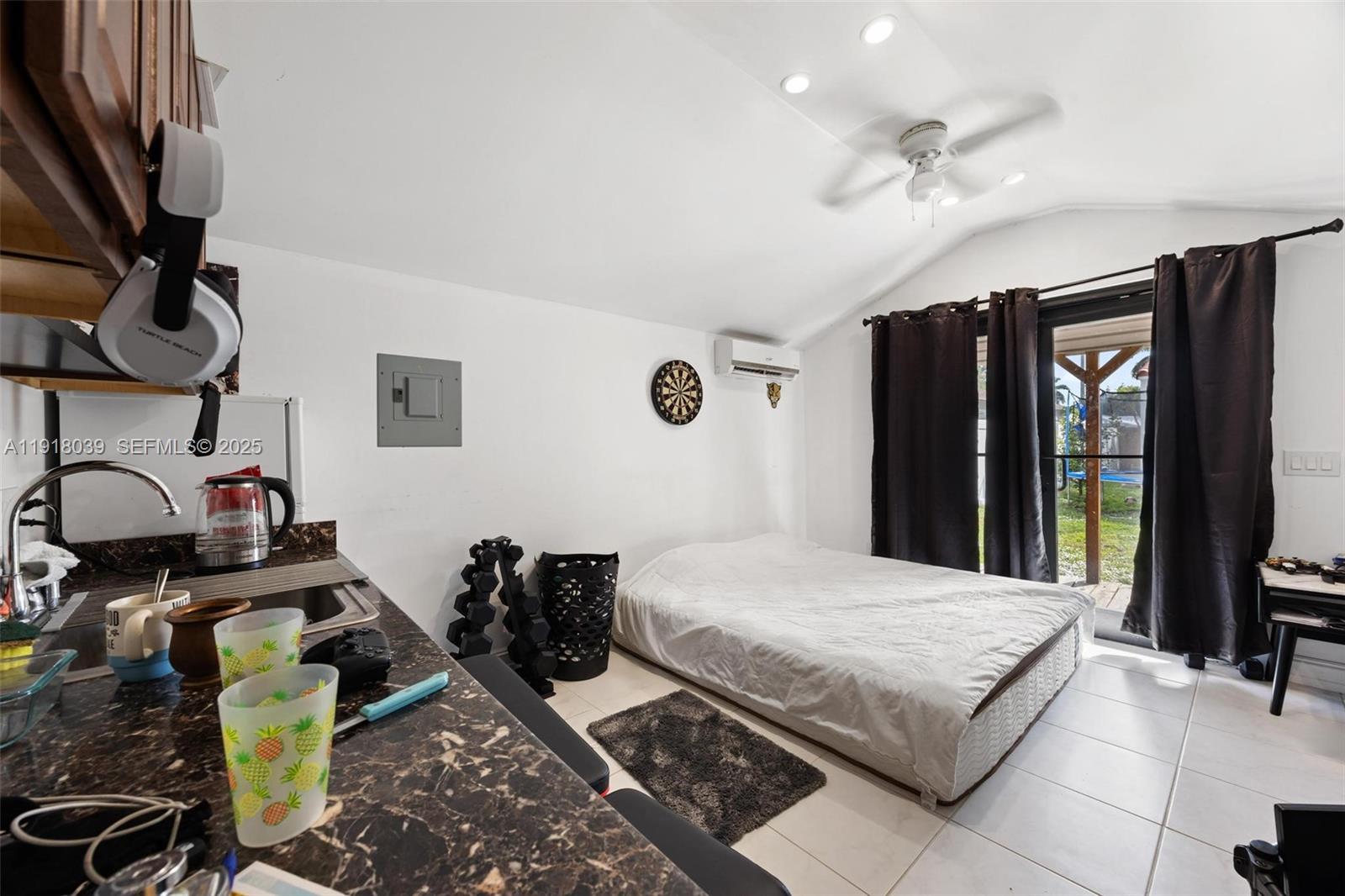 HOLLYWOOD PARK - Residential