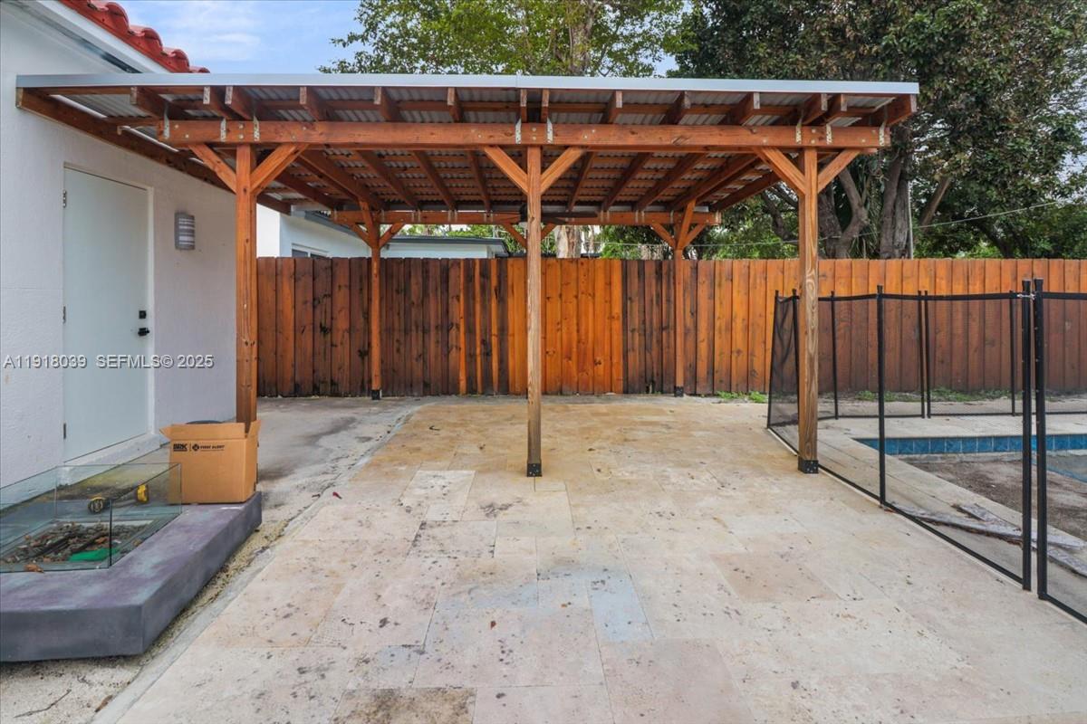 HOLLYWOOD PARK - Residential