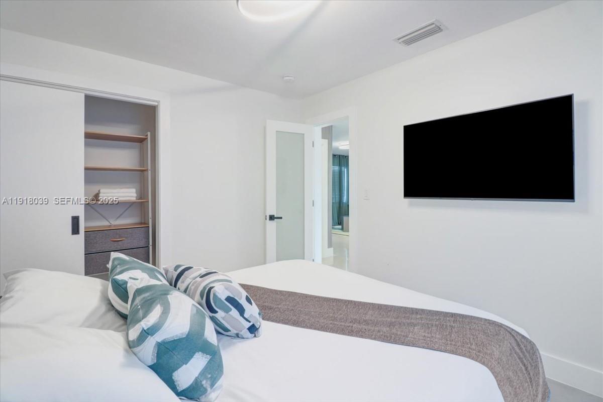 HOLLYWOOD PARK - Residential