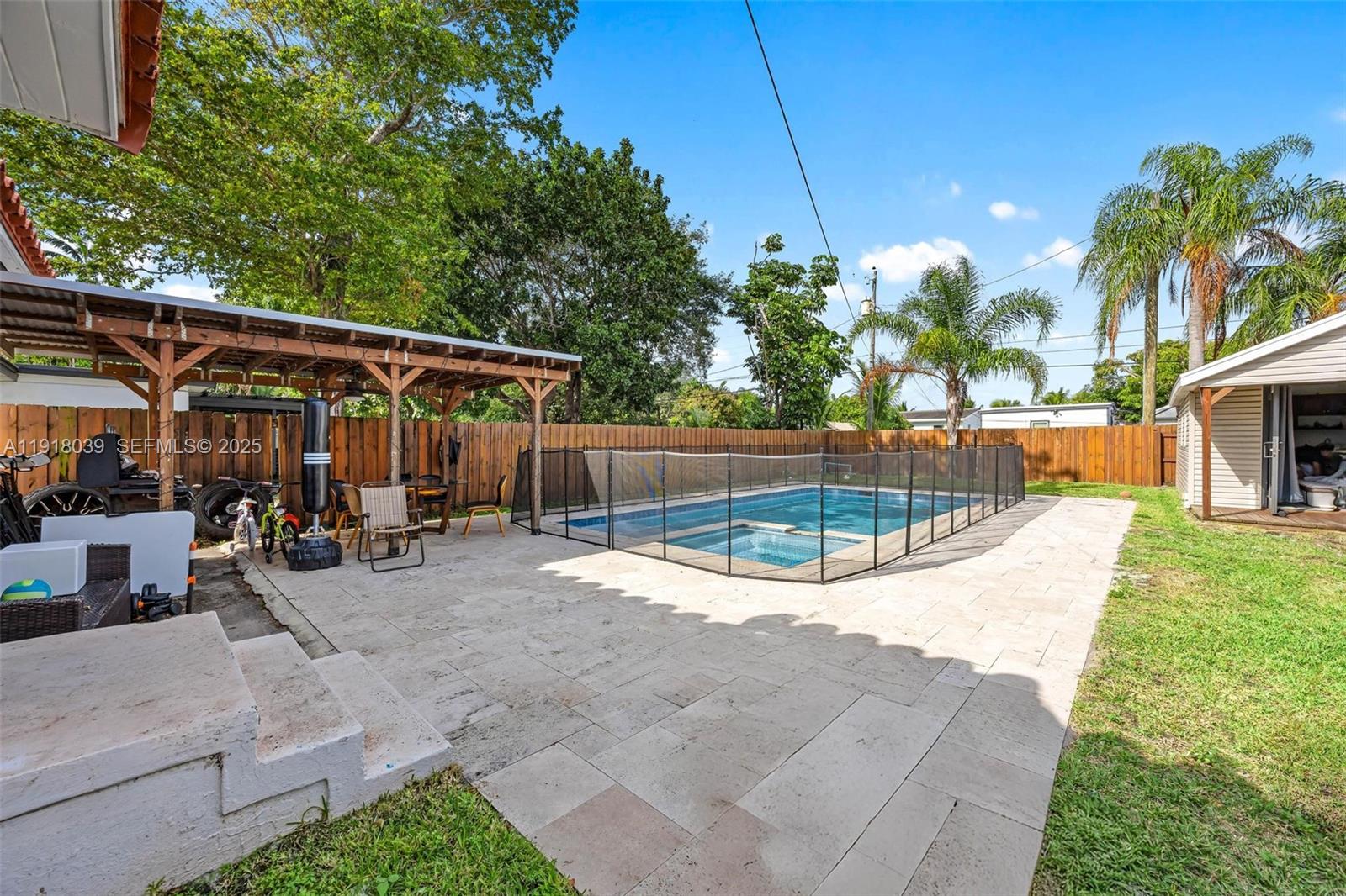 HOLLYWOOD PARK - Residential