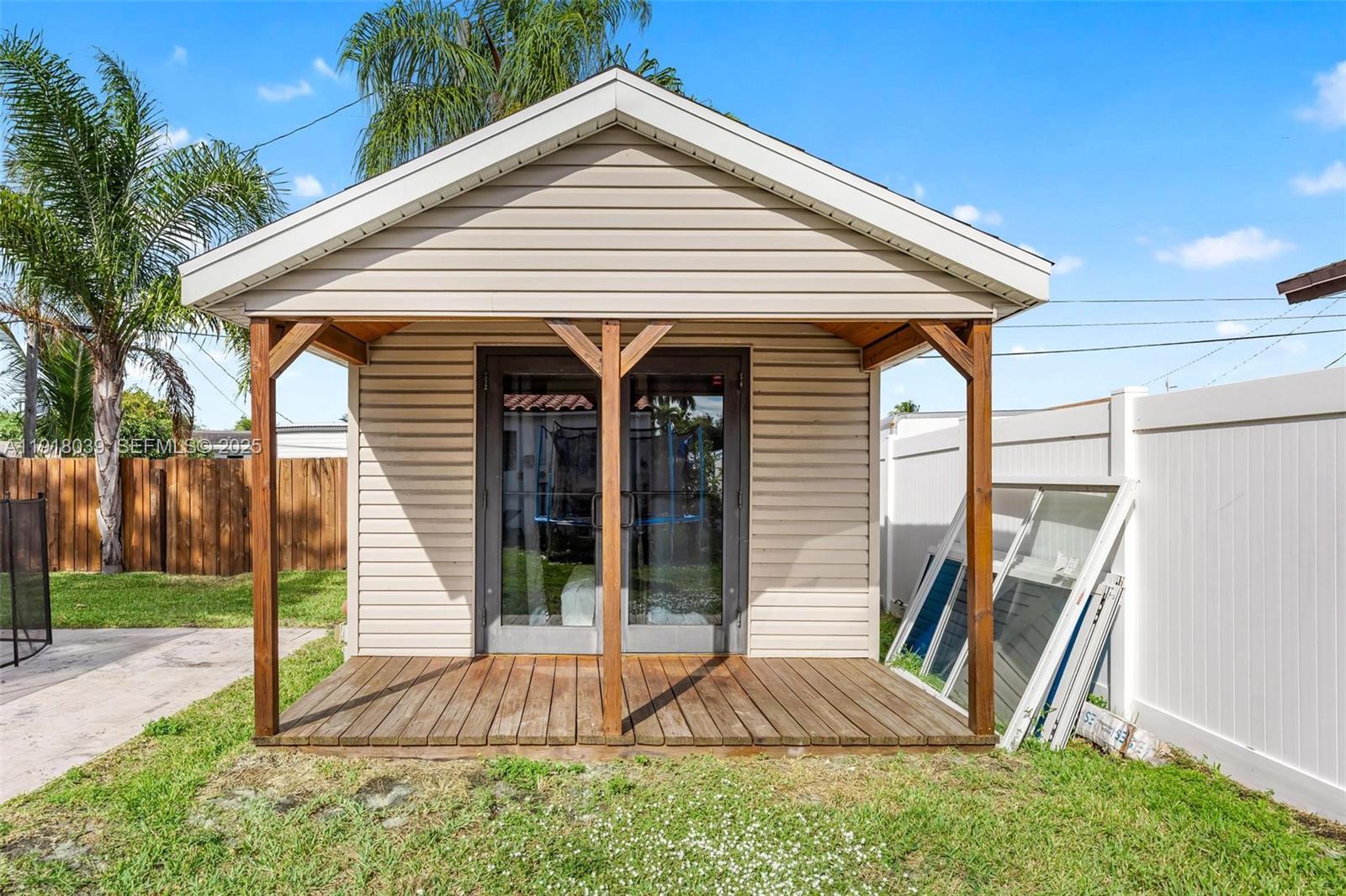 HOLLYWOOD PARK - Residential