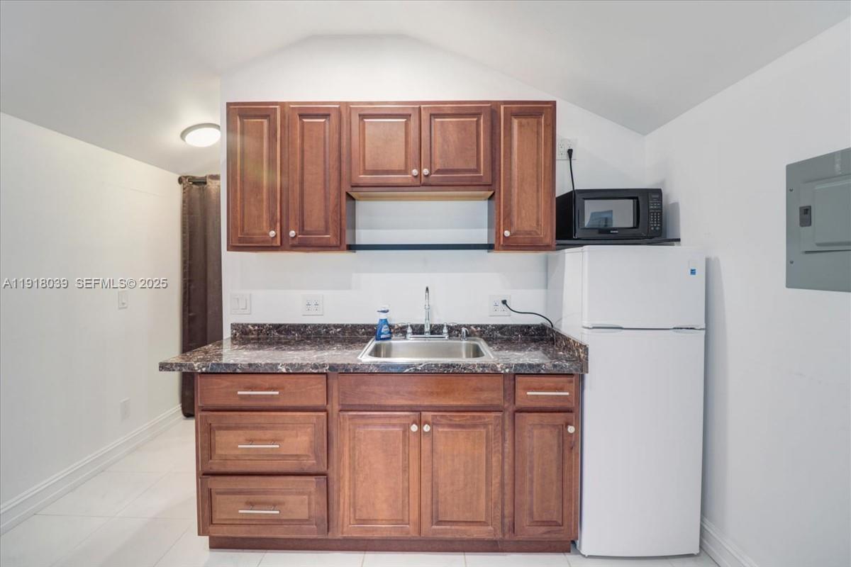 HOLLYWOOD PARK - Residential