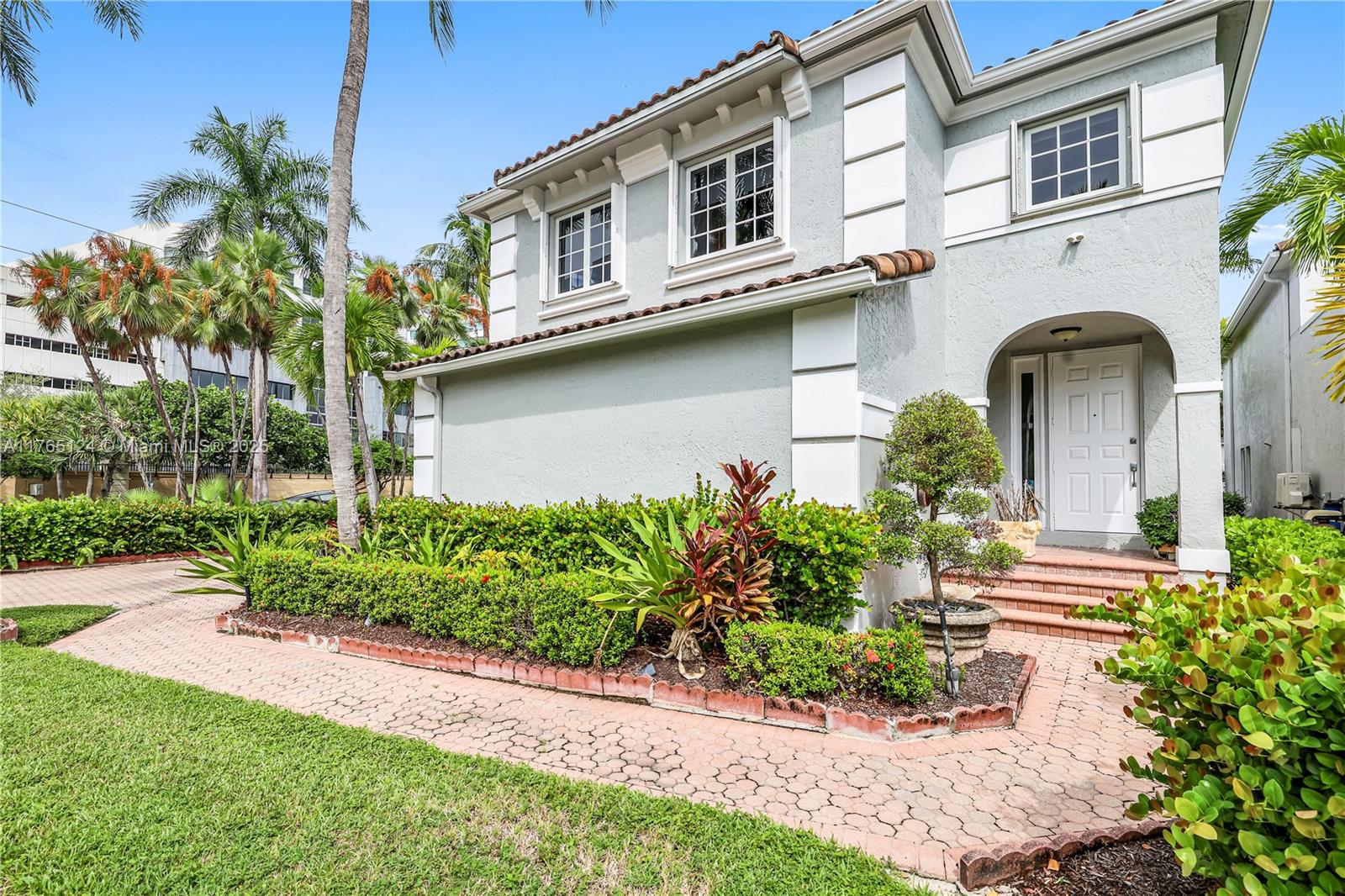 Property for Sale at 3015 Ne 208th St, Aventura, Miami-Dade County, Florida - Bedrooms: 3 
Bathrooms: 3  - $1,580,000