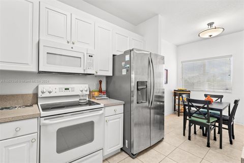 Condominium in Tamarac FL 7725 Yardley Dr Dr 4.jpg