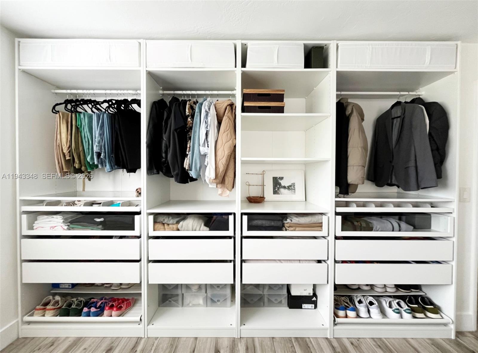 HOLLYWOOD LAKES SECTION - Residential