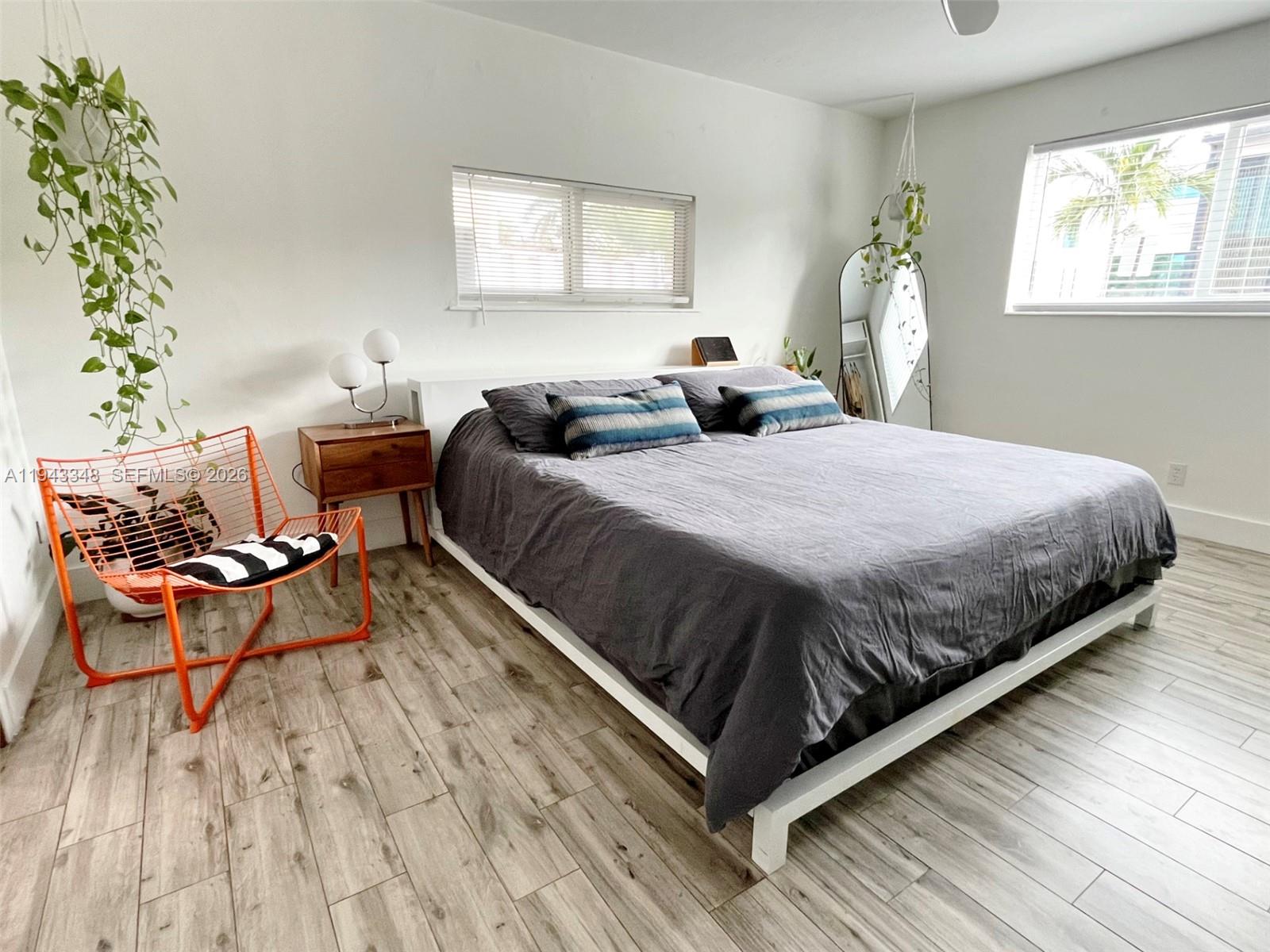 HOLLYWOOD LAKES SECTION - Residential