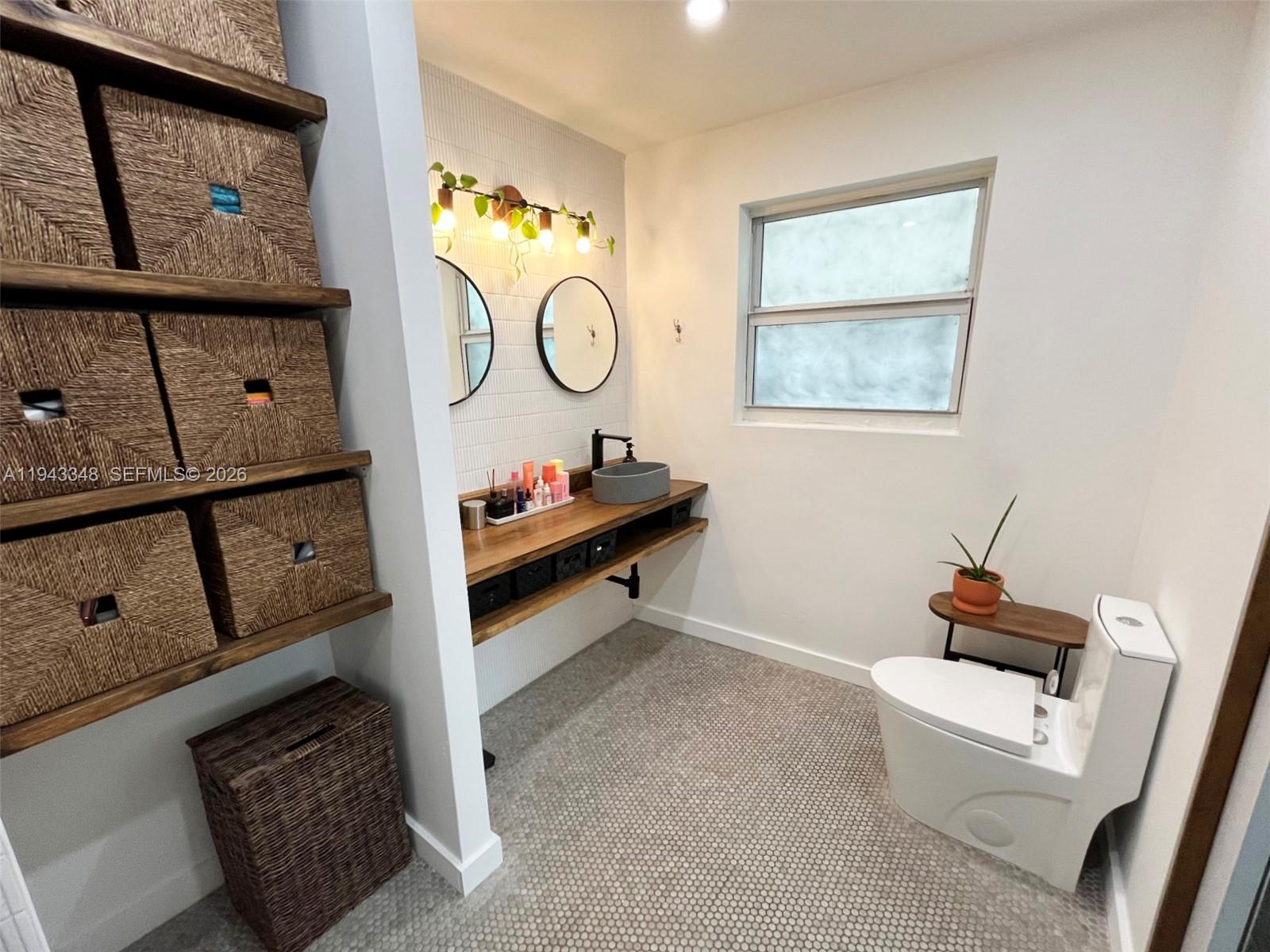 HOLLYWOOD LAKES SECTION - Residential