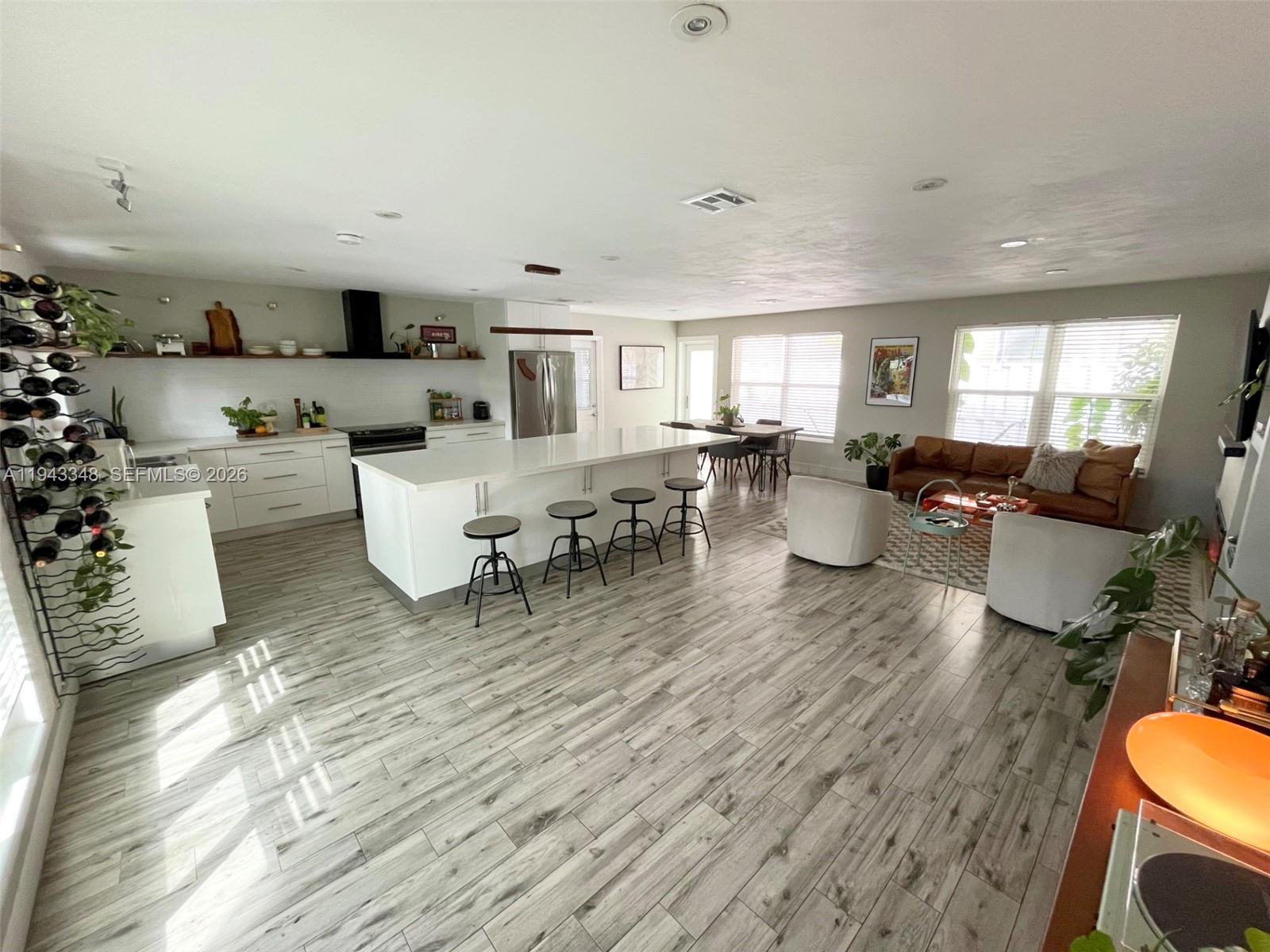 HOLLYWOOD LAKES SECTION - Residential