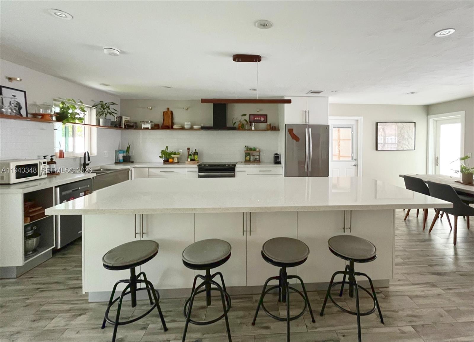 HOLLYWOOD LAKES SECTION - Residential