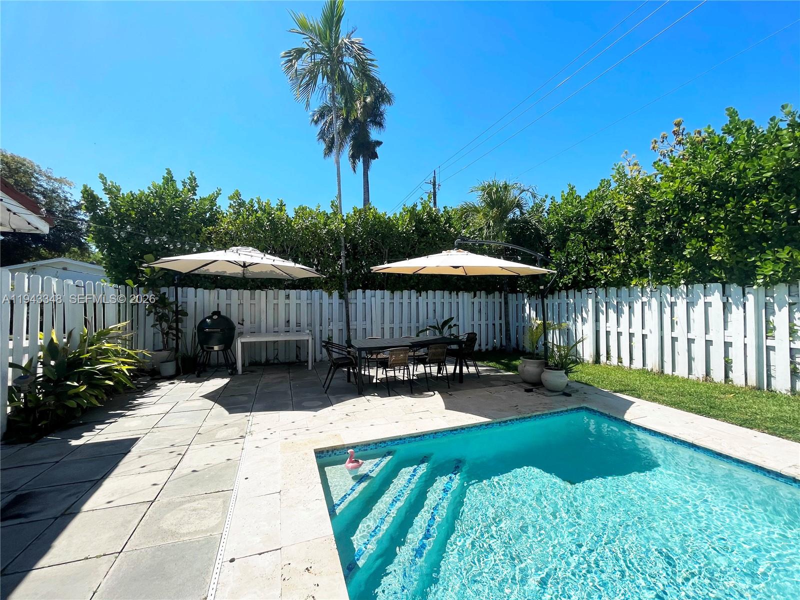 HOLLYWOOD LAKES SECTION - Residential