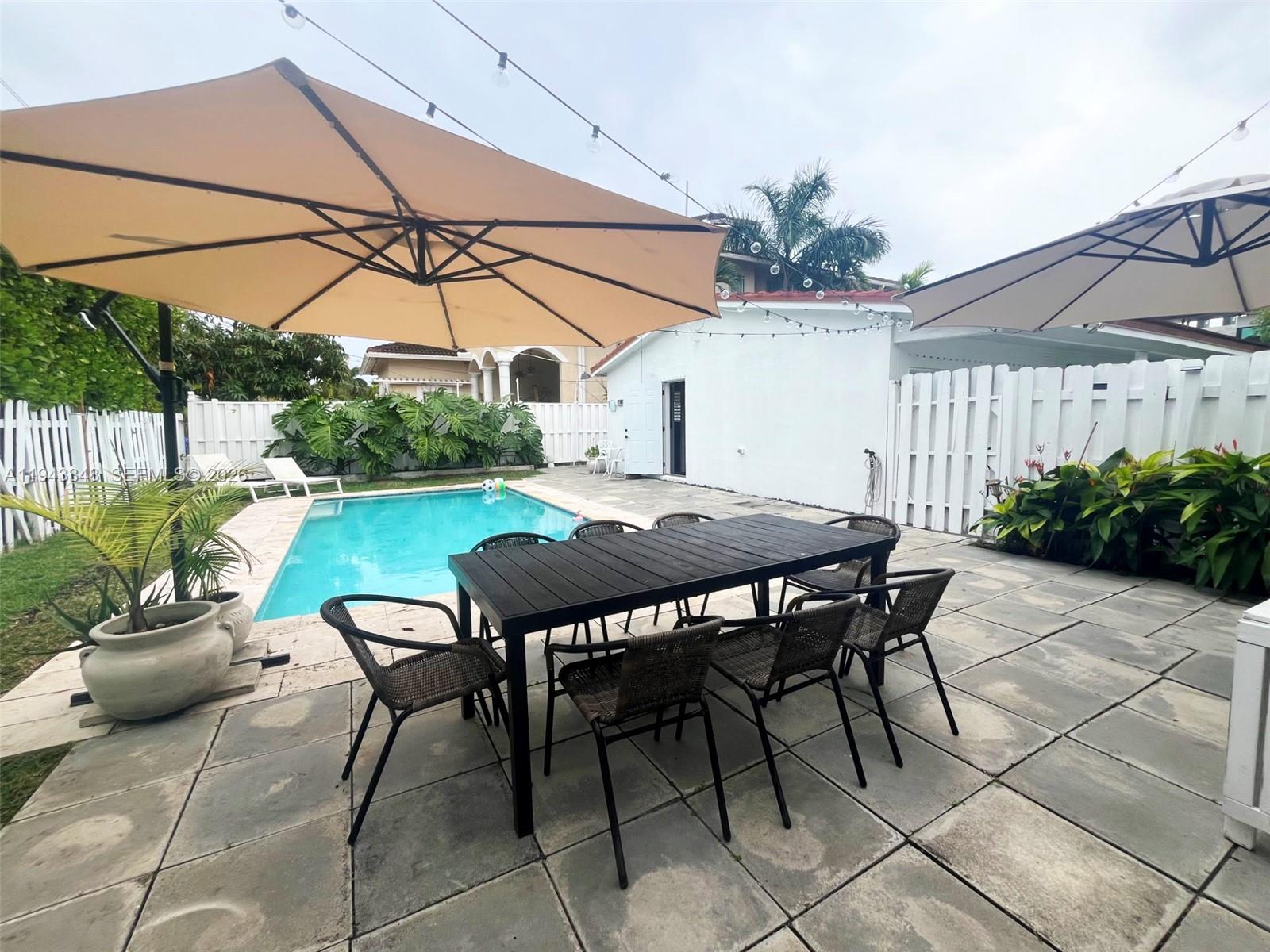 HOLLYWOOD LAKES SECTION - Residential