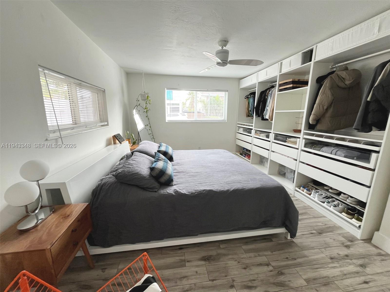 HOLLYWOOD LAKES SECTION - Residential