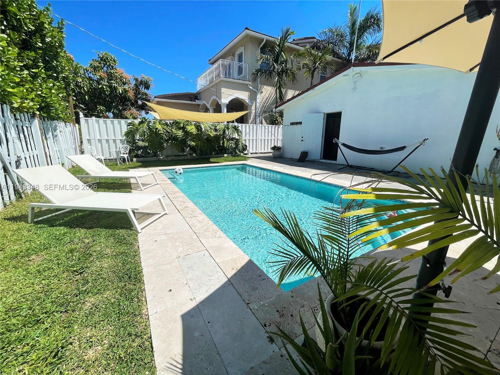 HOLLYWOOD LAKES SECTION - Residential