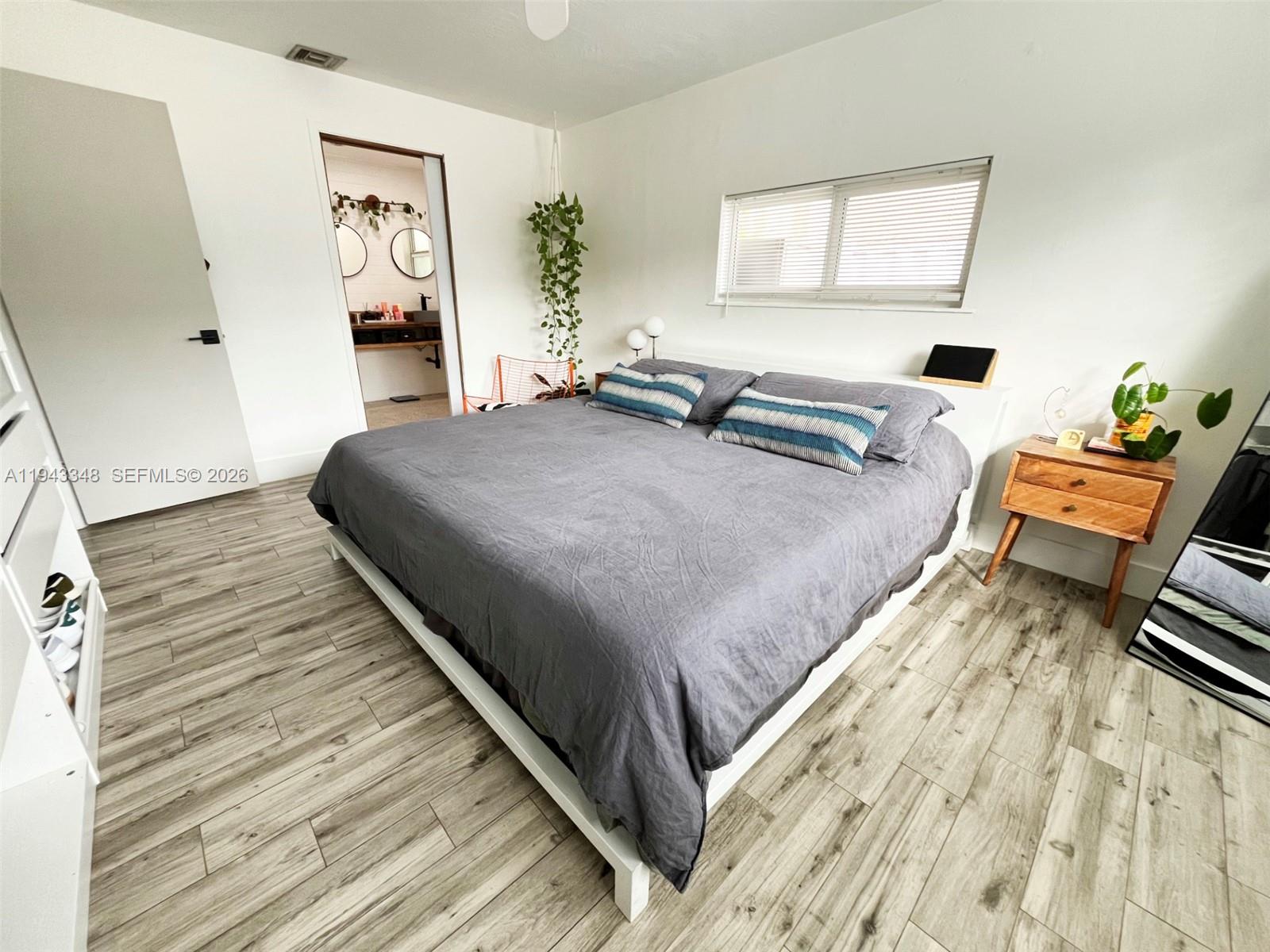 HOLLYWOOD LAKES SECTION - Residential