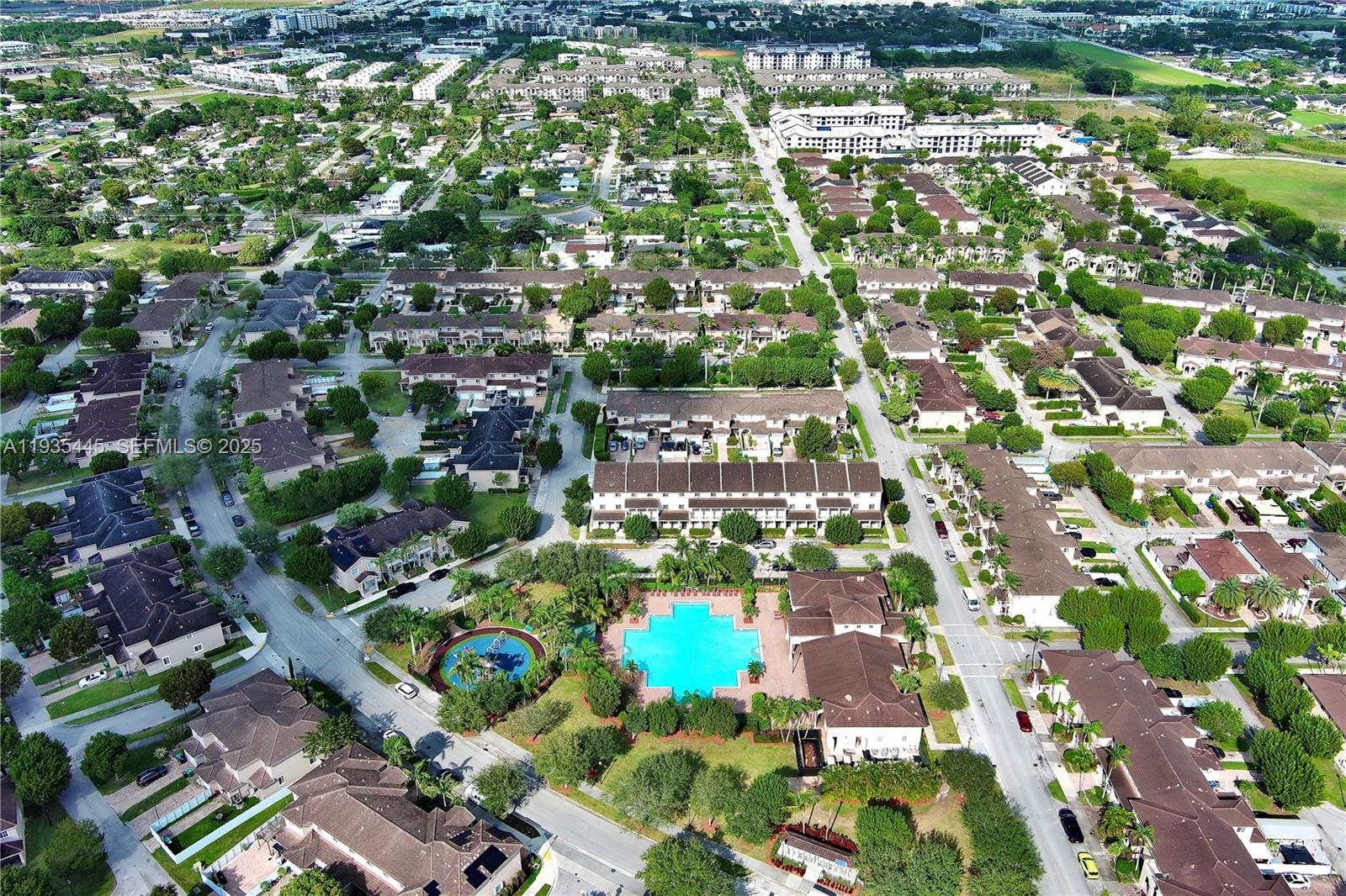 MANDARIN LAKES - Residential